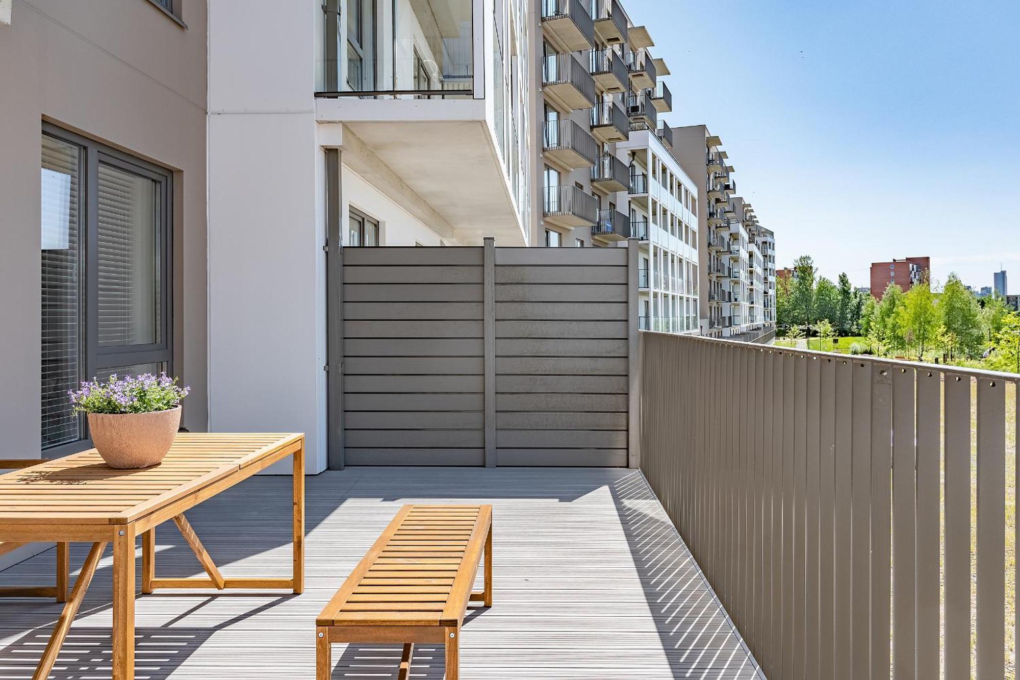 Cozy With Huge Terrace דירה *